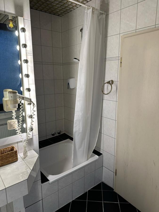 Hotel "Dream In" Heiligenhaus Bagian luar foto